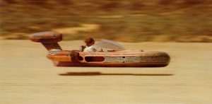 Le landspeeder de Luke Skywalker dans Star Wars, Un Nouvel Espoir © Lucasfilm