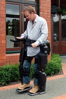 L’exosquelette sans béquille baptisé REX © REX BIONICS