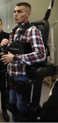 Le soldat paraplégique qui faisait la démonstration © Yoan Valat / ABACAPRESS.COM Le soldat paraplégique qui faisait la démonstration © Yoan Valat / ABACAPRESS.COM