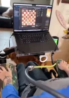 Il devient possible de jouer aux échecs © Neuralink
