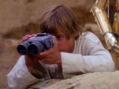 Luke Skywalker en pleine observations des pillards Tuskens © Lucasfilm Luke Skywalker en pleine observations des pillards Tuskens © Lucasfilm
